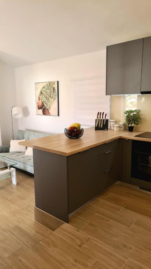 Family Oasis Apartment Zukve Врси Экстерьер фото