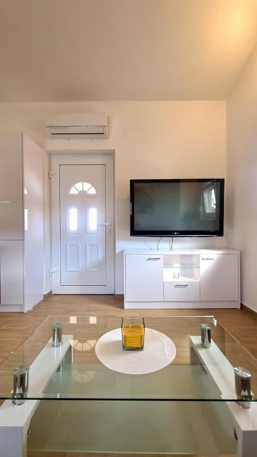 Family Oasis Apartment Zukve Врси Экстерьер фото