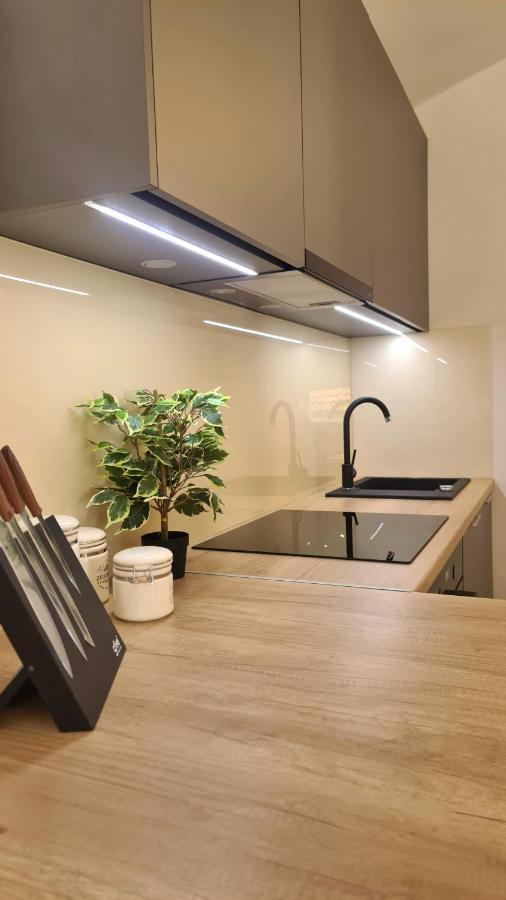Family Oasis Apartment Zukve Врси Экстерьер фото
