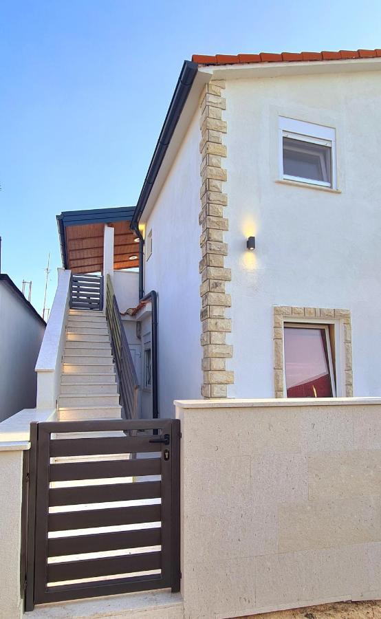 Family Oasis Apartment Zukve Врси Экстерьер фото