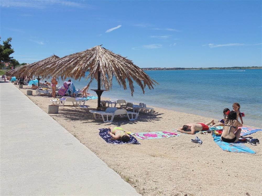 Family Oasis Apartment Zukve Врси Экстерьер фото